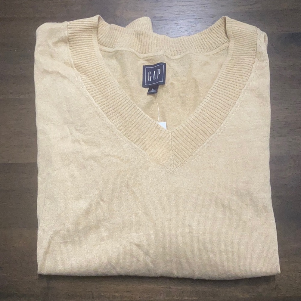 NWT GAP light camel color pullover sweater v-neck.